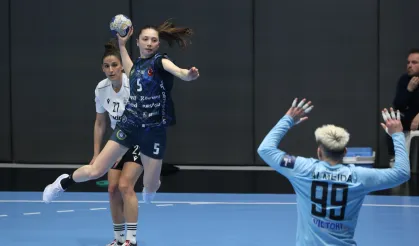 Bursalı kadın hentbolcular Avrupa'da yarı final için avantajı kaptı