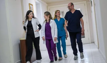 İzmir'de doğdukları hastanede şifa dağıtıyorlar