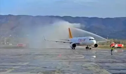 Tokat-İzmir uçuşları başladı... İlk sefere su takı seremonisi