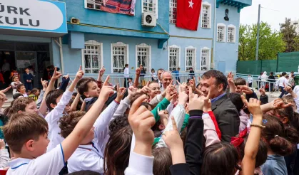 Bilecik'te Vali Sözer'den çocuklara anlamlı ziyaret
