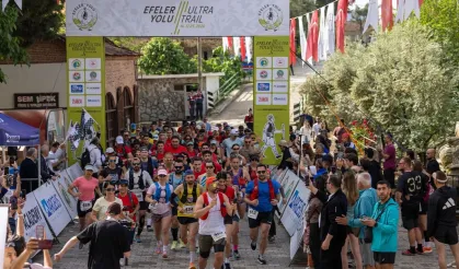 İzmir'de Efeler Yolu Ultra Trail'de madalyalar verildi