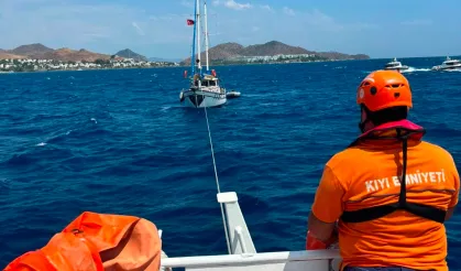 Bodrum açıklarında arızalanan teknedeki 10 kişi kurtarıldı