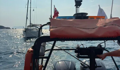 Fethiye açıklarında arızalanan tekne kurtarıldı