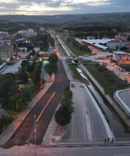 Manisa Köprübaşı sıcak asfaltla ilk kez tanıştı