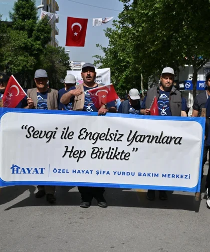Manisa'da 'engelsiz' yürüyüş
