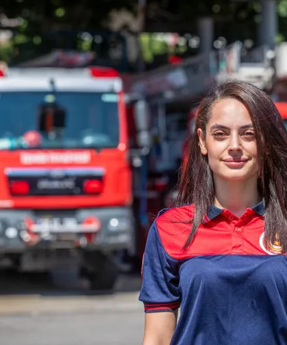 İzmir İtfaiyesi'nin ilk kadın şoförü