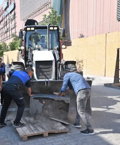 Bornova'da kaldırım ve yol işgallerine sıkı denetim