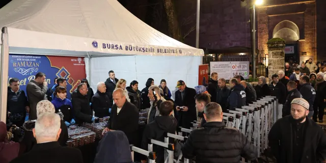 Bursa Ulu Cami'de Ramazan'a tatlı başlangıç