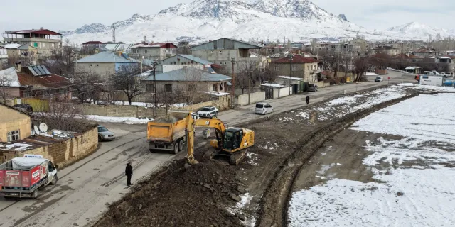 Van'da yollar genişliyor