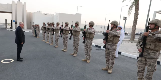 Bakan Güler Katar'da