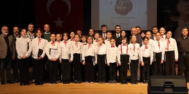 Kütahya'da minik seslerden türkü şöleni