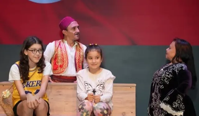 Balıkesir Gömeç'te engelli oyuncular tiyatroyal yüreklere dokundu