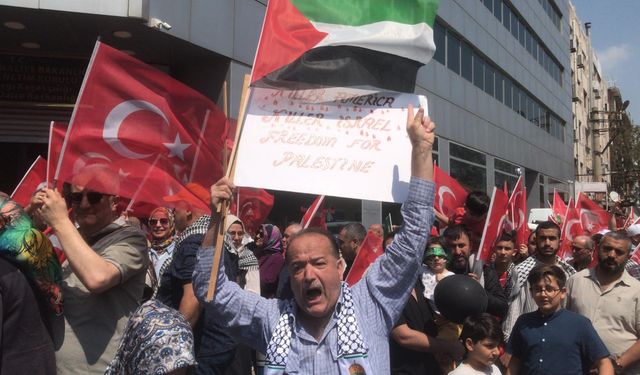 İZMİR'DE FİLİSTİNE DESTEK MİTİNGİNE ONBİNLER KATILDI
