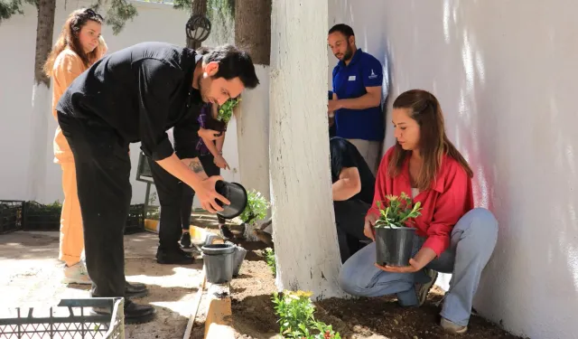İzmir'de öğrenciler istedi Büyükşehir ekipleri yaptı