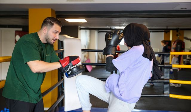 Bucalı kadınlar şiddete karşı kick boks öğreniyor
