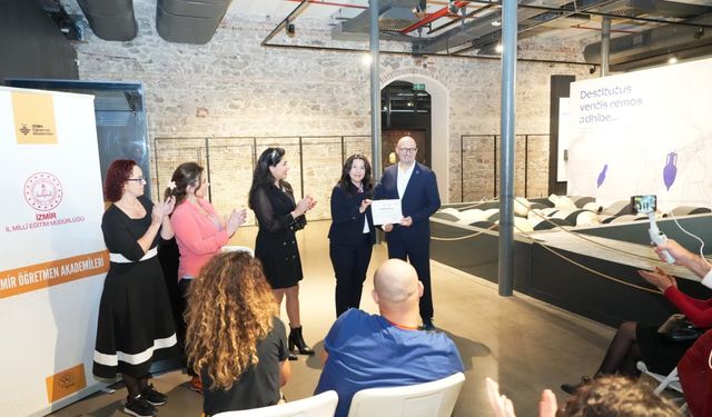 İzmir Öğretmen Akademileri Kapsamında ‘‘Felsefe ve Düşünce Akademisi’’ Gerçekleştirildi