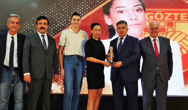Göztepe Kadın Voleybol Takımı 2025 yılı Spor Başarı Ödülünü Kazandı