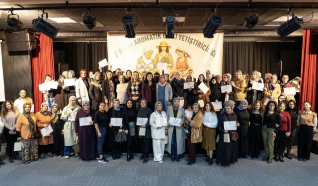 Diyarbakır'da Tıbbi Aromatik Bitki Atölyesi kursiyerlerine sertifika