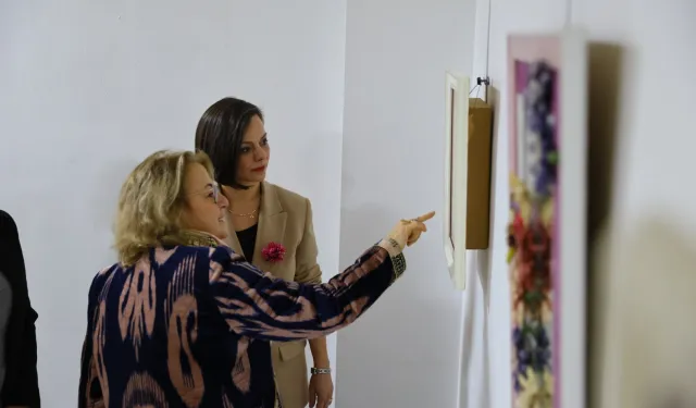 İzmir Karabağlar 'da kozalar çiçek açtı