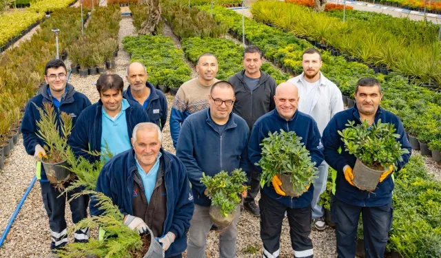 İzmir'in renkleri Büyükşehir fidanlıklarında filizleniyor