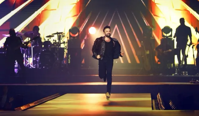 Tarkan özlemi son buldu... Megastar İstanbul'da hayranlarıyla kucaklaştı