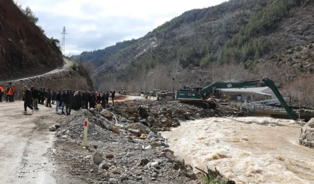 Adana'daki taşkın sonrasında yerine hasar tespit
