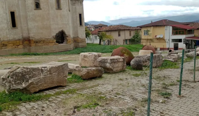 Bilecik'te 1800 yıllık küpler gün yüzüne çıktı