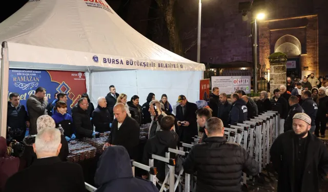 Bursa Ulu Cami'de Ramazan'a tatlı başlangıç