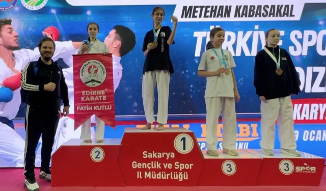 Deniz Cansu Karabulut Türkiye Yıldızlar Karate Ligi 2.'si oldu