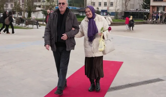 Düzce'de çiftlere özel kırmızı halı sürprizi