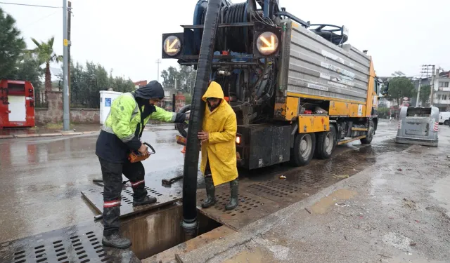 İzmir'de sağanak yağışa karşı seferberlik