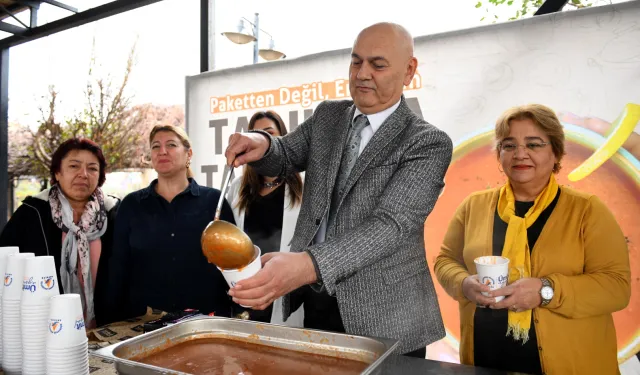 Kadın kooperatiflerinden tarhana ikramı