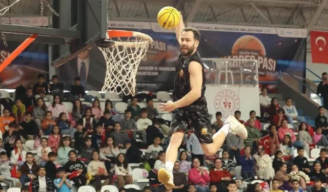 Kocaeli'de Başkan Büyükakın'dan gençlere 'Kardeş Pası'