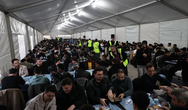 Sakarya'da farklı renk ve coğrafyadan binler birlikte oruç açıyor