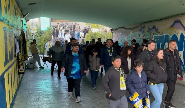 Başkan Akın'dan Sındırgılı depremzede gençlere spor desteği