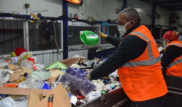 Bursa Yıldırım'da geri dönüşüm her ay 5 bin ağacı kurtarıyor