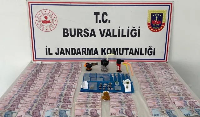 Bursa'da araçtaki zuladan çok sayıda madde çıktı