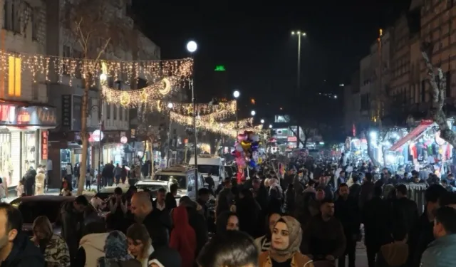 Divanyolu ışıl ışıl parlıyor