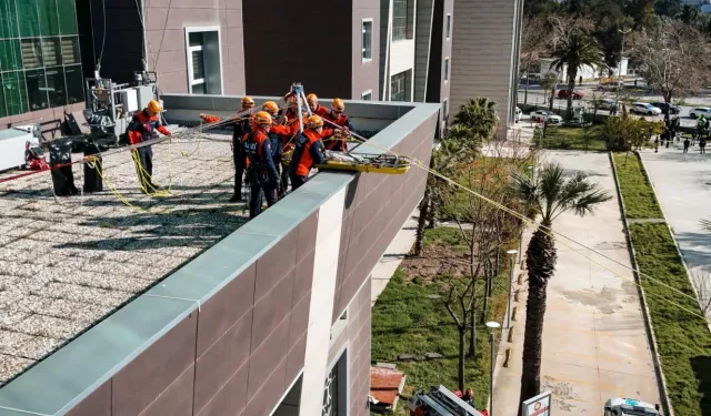 İzmir Adliyesi'nde nefes kesen bomba tatbikatı