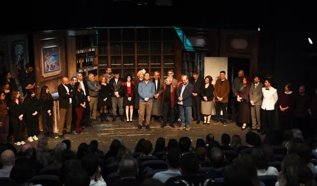 İzmir Bornova'da tiyatroya alkış