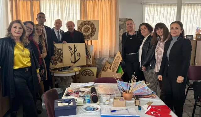 İzmir Narlıdere'de bilge çınarlarla gönül köprüsü