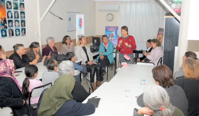 İzmir'de dişhekimleri diş sağlığının önemine dikkat çekti