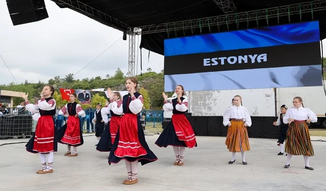 Antalya Çocuk Festivali renkli görüntülere sahne oldu
