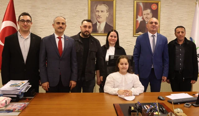 Başkan Çiftçi, koltuğunu minik başkana devretti