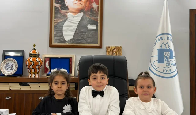 Bilecik Pazaryeri'nde 23 Nisan'da koltuk çocukların