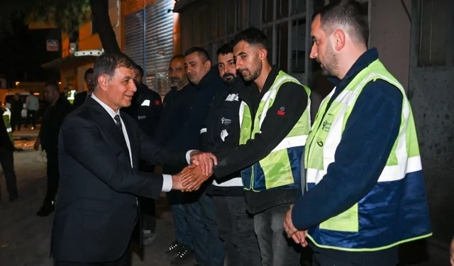 Bornova'da başkanlardan gece baklavalı destek