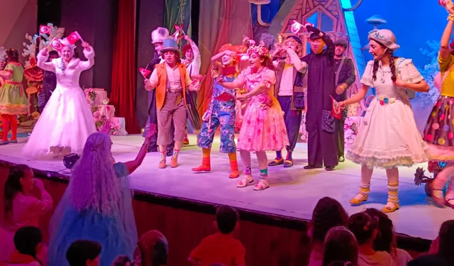 Bursa Devlet Tiyatrosu 23 Nisan'ı 'Bencil Dev' ile kutladı