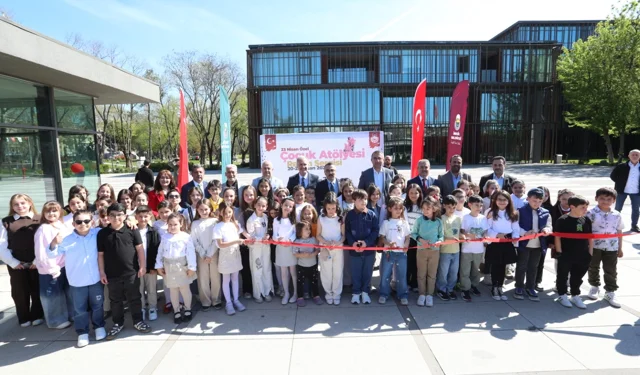 Bursa İnegöl'de minik sanatçılardan 23 Nisan özel sergisi