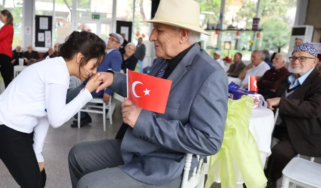 Bursa'da miniklerden 'huzurlu' kutlama