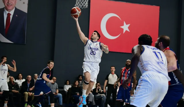 Çayırova şampiyonluk yolunda bir engeli daha aştı